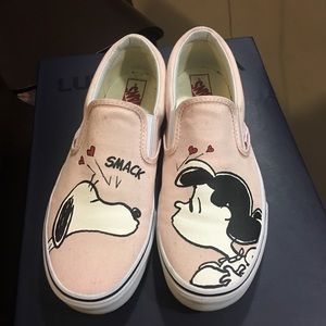 VANS snoopy slips on